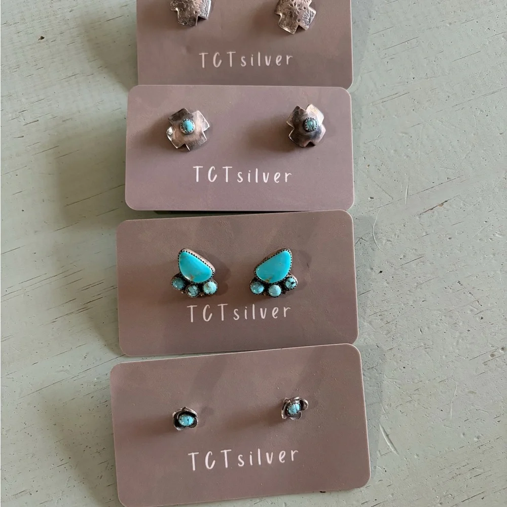 TCT Silver Cross Stud Earrings flower stamped - Picture 3 of 3